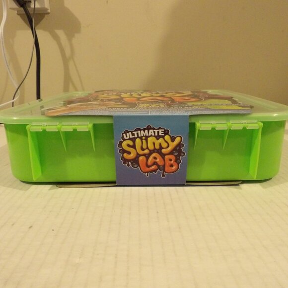 + Ultimate Slimy Lab Make 20 Slime Creations, Including Slimygloop Squoosh-o's - Picture 5 of 6